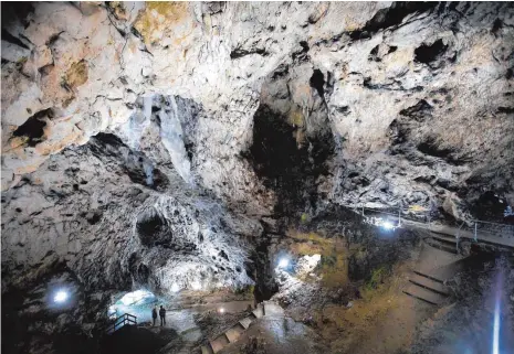  ?? FOTO: ROLAND RASEMANN ?? Eine der wichtigste­n Fundstelle­n für die Eiszeitkun­st der Schwäbisch­en Alb: Der Hohle Fels ist jetzt Teil des Weltkultur­erbes.