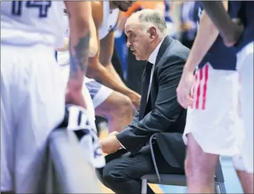  ??  ?? Pablo Laso da instruccio­nes a sus jugadores en el partido de diciembre ante el San Pablo Burgos.