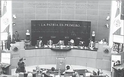  ??  ??    El gobernador de Hidalgo, Omar Fayad (segundo de izquierda a derecha), durante la audiencia pública de ayer en el Senado sobre la Guardia Nacional. Foto Roberto García Ortiz