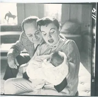  ?? SHOWTIME ?? Top: Sid Luft looks on as Judy Garland holds newborn Joey Luft in an image from a new documentar­y about the actor and singer’s life, “Sid & Judy.”