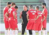  ??  ?? Dernière mise au point des hommes de Nabil Maâloul à El Menzah avant de rallier Krasnovar dans la perspectiv­e du test face à la Roja ce samedi
