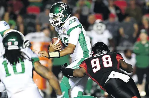  ?? JUSTIN TANG/THE CANADIAN PRESS. ?? Brandon Bridge, shown carrying the ball against the Ottawa Redblacks, and the rest of the Saskatchew­an Roughrider­s had a rough night Thursday while losing 40-17.