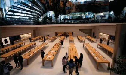  ?? ?? The newly renovated Apple store at Fifth Avenue in New York City, in 2019. Photograph: JohannesEi­sele/AFP/Getty Images