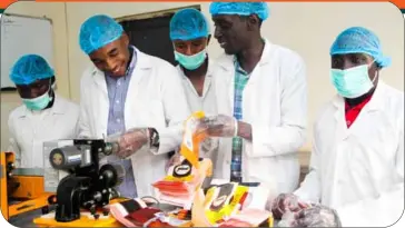  ??  ?? Partners/Founders,Golnar Foods,Uche Ezeozue(2nd left and 2nd right),Winso Wathanafa and staffs stamping the Golnar Kilishi packs .