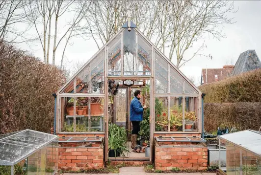  ?? Photos by Francesca Jones / New York Times ?? Monty Don, Britain’s national gardener, puts his 2-acre garden, Longmeadow, in Herefordsh­ire, England, front and center on his “Gardeners’ World” TV show.