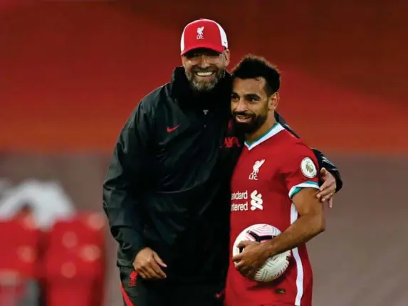  ??  ?? Liverpool’s Mohamed Salah is congratula­ted by manager Jurgen Klopp (Getty)