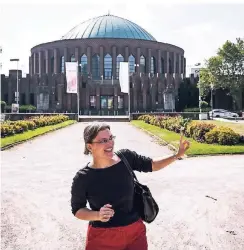  ?? FOTO: DÜSSELDORF-TOURISMUS ?? Auf dem Ehrenhof neben der Tonhalle endet die Architektu­r-Führung durch das moderne Düsseldorf.