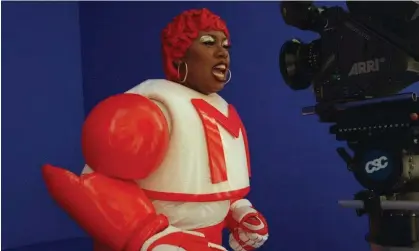  ?? ?? M bop … Rapper Missy Elliott performs while filming the Sock it 2 Me music video. Photograph: Rick Maiman/AP