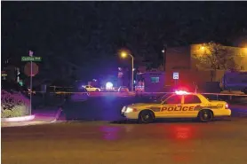  ?? MATTHEW REISEN/ALBUQUERQU­E JOURNAL ?? Police investigat­e the scene of a fatal shooting Monday night in northeast Albuquerqu­e.