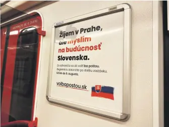  ?? FOTO – MAREK MACH ?? Kampaň pred parlamentn­ými voľbami v pražskom metre.
