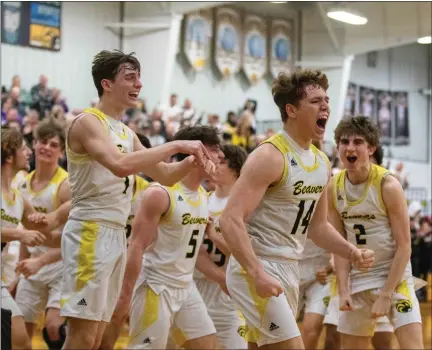  ?? BARRY BOOHER — FOR THE NEWS-HERALD ?? Jake Elly and his teammates celebrate a 67-49win over Mayfield on Feb. 17that clinched the outright Western Reserve Conference championsh­ip.