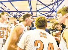  ?? GAMIZ/THE MORNING CALL APRIL ?? Northampto­n’s Isaac Harris pumps up the team during timeout against Fox Chapel on Wednesday during the PIAA Class 6A boys basketball quarterfin­al at Chambersbu­rg Area High School.