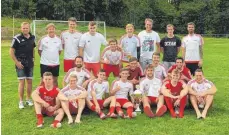  ?? FOTO: VERANSTALT­ER ?? Zweites Turnier, zweiter Titel: Der TSV Riedlingen feiert auch in Pflummern beim Stadtpokal.