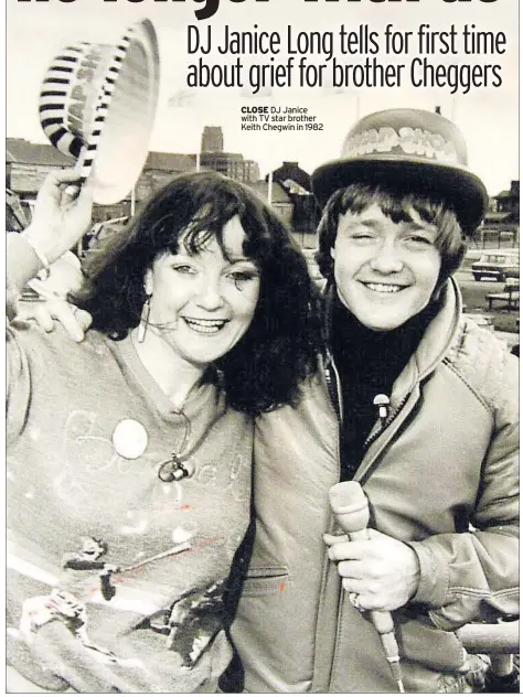  ??  ?? CLOSE DJ Janice with TV star brother Keith Chegwin in 1982