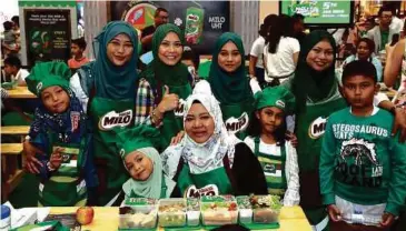  ??  ?? SEBAHAGIAN ahli Kelab Bekal Bento Malaysia dan anak mereka antara peserta bengkel.