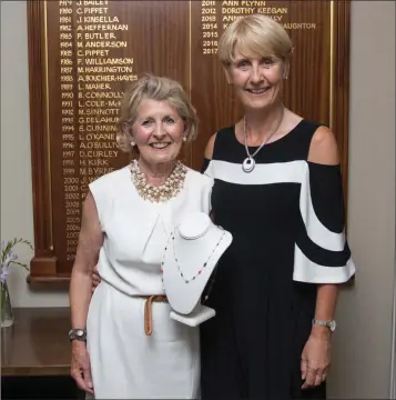  ??  ?? Noeline Meehan, winner of the Lady Captain’s Prize competitio­n at Blainroe Golf Club, receives her prize from Lady Captain Tina Meehan.