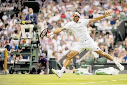  ?? EFE ?? Federer cumplió con su papel de favorito ante Gasquet y sigue su andadura con brillantez en el All England Club //