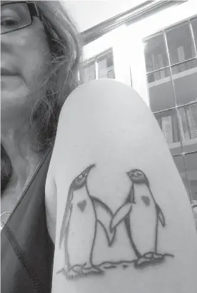  ??  ?? Sue Loney paid homage to her late friend with this penguin tattoo.