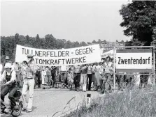  ?? BILD: SN/VOTAVA ?? Demonstrat­ion gegen die Inbetriebn­ahme des Atomkraftw­erks Zwentendor­f im Jahr 1977.