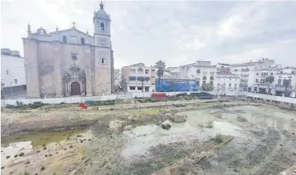  ?? SAMUEL SÁNCHEZ ?? Estado actual de la plaza de España con las obras paralizada­s.