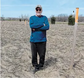  ?? RICHAR LEITNER METROLAND ?? Glenn Meldrum has staked out the spot at Greensvill­e’s Johnson Tew Park where he hopes a barn swallow shed will be installed in September.