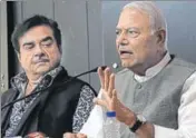  ??  ?? Former Union finance minister Yashwant Sinha during a press conference in Chandigarh on Sunday as BJP MP Shatrughan Sinha looks on. KESHAV SINGH/HT