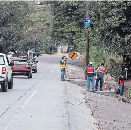  ?? FOTO: EMILIO FLORES ?? Personal de la compañía encargada de la obra ya trabaja en la zona.