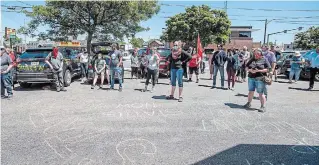  ??  ?? Several dozen people turn out for a Migrant Workers Alliance caravan in Niagara Saturday to call for permanent residency status for farm workers.