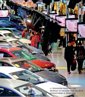  ??  ?? « L’économie nocturne » est devenue un nouveau haut lieu de la consommati­on à Shenyang.
