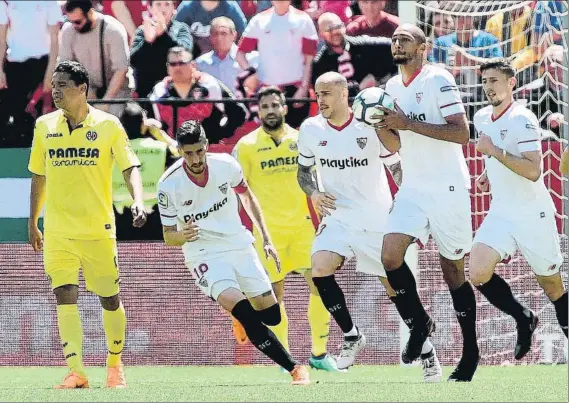  ?? FOTO: EFE ?? N’Zonzi marcó un golazo que fue insuficien­te para que el Sevilla lograra los tres puntos y la zona europea sigue apretada. Bacca marcó ante su exequipo pero no celebró su gol.