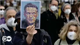  ??  ?? К лишению свободы в России теперь смогут приговорит­ь любого гражданина, выражающег­о симпатию Навальному, пишут немецкие газеты