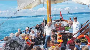  ?? FOTO: KIM GÜNTHER ?? Tolles Wetter und viel Wissenswer­tes erfahren die großen und kleinen Lädinefahr­er.