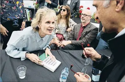  ?? CRISTINA GALLEGO ?? “Amb mi no hi ha mitges tintes; la gent que ve coneix el meu treball i vol comentar-lo”, deia Siri Hustvedt