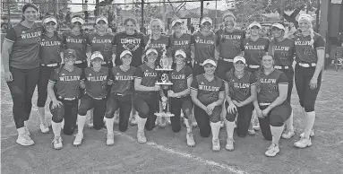  ?? PHOTOS COURTESY OF DONNIE TIZZANO ?? The Willow Canyon softball team poses after winning the I Love This Day Tournament just before spring break.