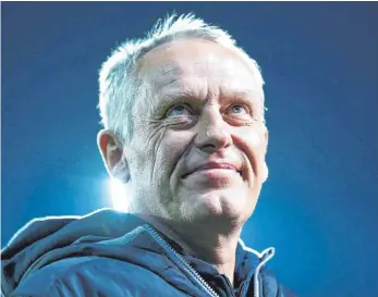  ?? FOTO: DPA ?? Mit Abstand dienstälte­ster Bundesliga-Trainer: Christian Streich vom SC Freiburg.