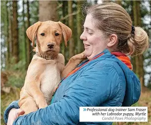  ?? Candid Paws Photograph­y ?? ⟫Profession­al dog trainer Sam Fraser
with her Labrador puppy, Myrtle