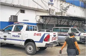  ??  ?? Sin identifica­r. Testigos observaron cuando varios hombres se llevaron a la joven en un carro negro, pero nadie la conocía, por lo que se cree que no era de San Alejo.