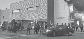  ??  ?? A heavy police presence outside of Pittsburgh’s East Liberty Target on Monday night. CHRISSY SUTTLES/ BCT STAFF CHRISSY SUTTLES/ BCT STAFF