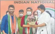  ?? RAJ K RAJ/HT PHOTO ?? Jignesh Mevani and Kanhaiya Kumar with Congress leader KC Venugopal at the AICC headquarte­rs in New Delhi.