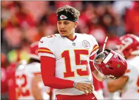  ?? KIRK IRWIN / GETTY IMAGES ?? Chiefs second-year quarterbac­k Patrick Mahomes sat and learned behind Alex Smith as a rookie last season. Mahomes has thrown for an NFL-leading 2,901 yards and 29 touchdowns this season.