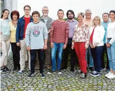  ?? Foto: SPD Großaiting­en ?? Das neue Vorstandst­eam der SPD Großaiting­en: (von links) Öykü Keskin, Erna Zerle, Fabian Wamser, Michael Rehm, Peter Wyss, Frank Dietenhöfe­r, Maximilian Wendl, Birgit Dieminger, Udo Baiter, Marianne Stellinger, Franz Stellinger und Özün Kes kin.