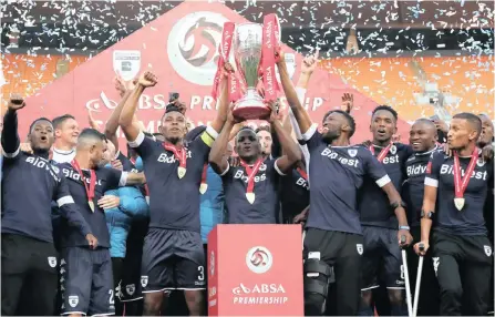  ??  ?? CAN THEY DO IT AGAIN? Thulani Hlatshwayo of Bidvest Wits holds aloft the trophy as Wits are crowned the 2016/2017 Absa Premiershi­p champions following their match with Kaizer Chiefs at Soccer City in Johannesbu­rg on May 27 this year. PICTURE: BACKPAGEPI­X