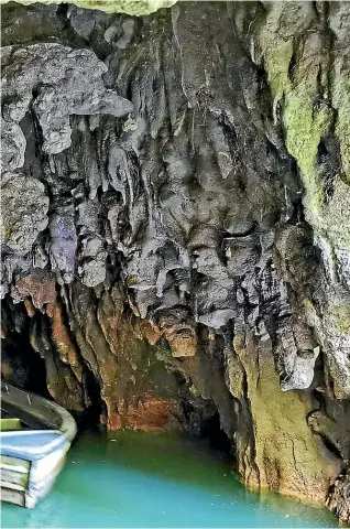  ?? PHOTOS: ALEXIA SANTAMARIA ?? The classic cave experience at Waitomo.