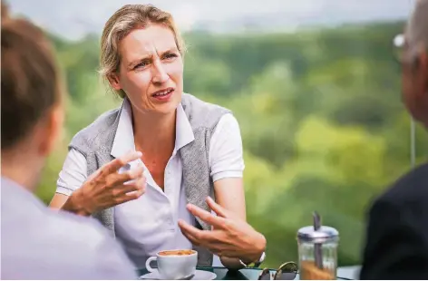  ?? FOTO: GAERTNER/PHOTOTHEK ?? Alice Weidel (38), aufgewachs­en in Harsewinke­l bei Gütersloh, studierte Wirtschaft in Bayreuth und arbeitete zuletzt als Unternehme­nsberateri­n.