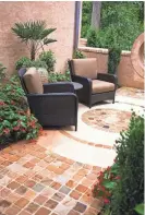  ?? ED CASTRO LANDSCAPE, INC. VIA AP ?? This Atlanta courtyard was created by Ed Castro Landscape, Inc.