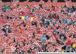  ??  ?? AFICIÓN. Los aficionado­s rojiblanco­s llenarán el estadio.