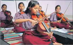  ?? GAYATRI JAYARAMAN/HT PHOTO ?? Violinists at the Telangana Social Welfare Residentia­l Educationa­l Institutio­n.