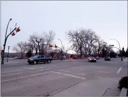  ?? NEWS PHOTO COLLIN GALLANT ?? The Intersecti­on of First Street and Sixth Avenue (leading to Finlay Bridge) would become a traffic circle according to early plans to create pedestrian malls in areas around Riverside Park in downtown Medicine Hat.