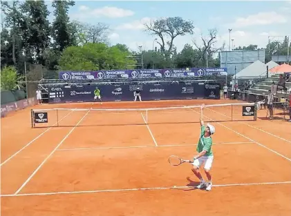  ??  ?? Anfitrión. Las canchas del Córdoba Lawn Tennis se preparan para recibir en febrero una etapa del ATP Tour.