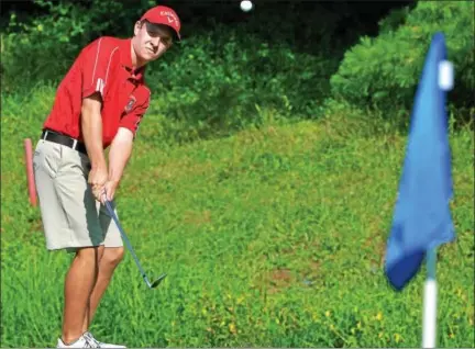  ?? BOB RAINES — DIGITAL FIRST MEDIA ?? Souderton’s James O’Malley chips onto the second green during the Indians’ match with North Penn Wednesday.